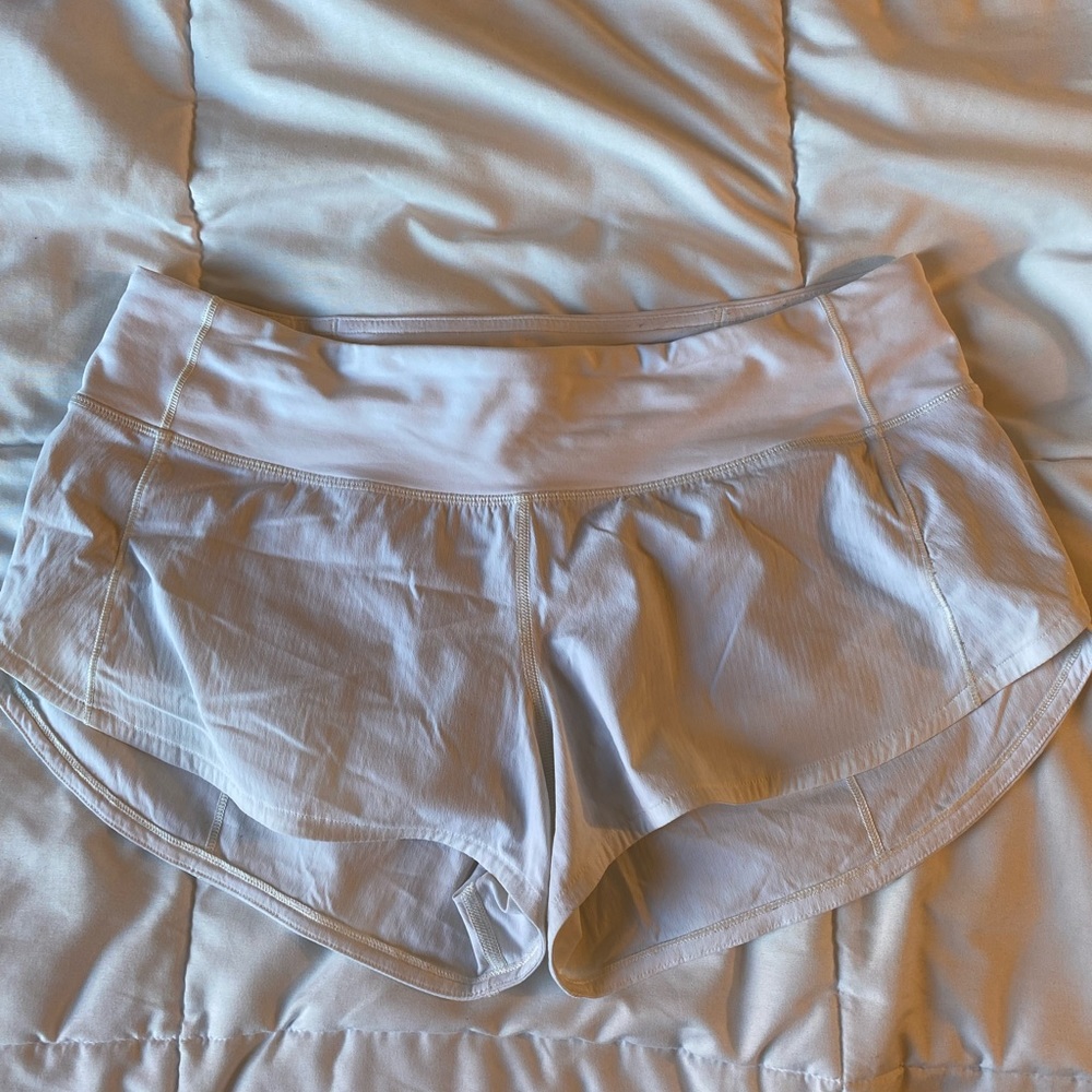 Lululemon white speed up short 2.5 / size 6